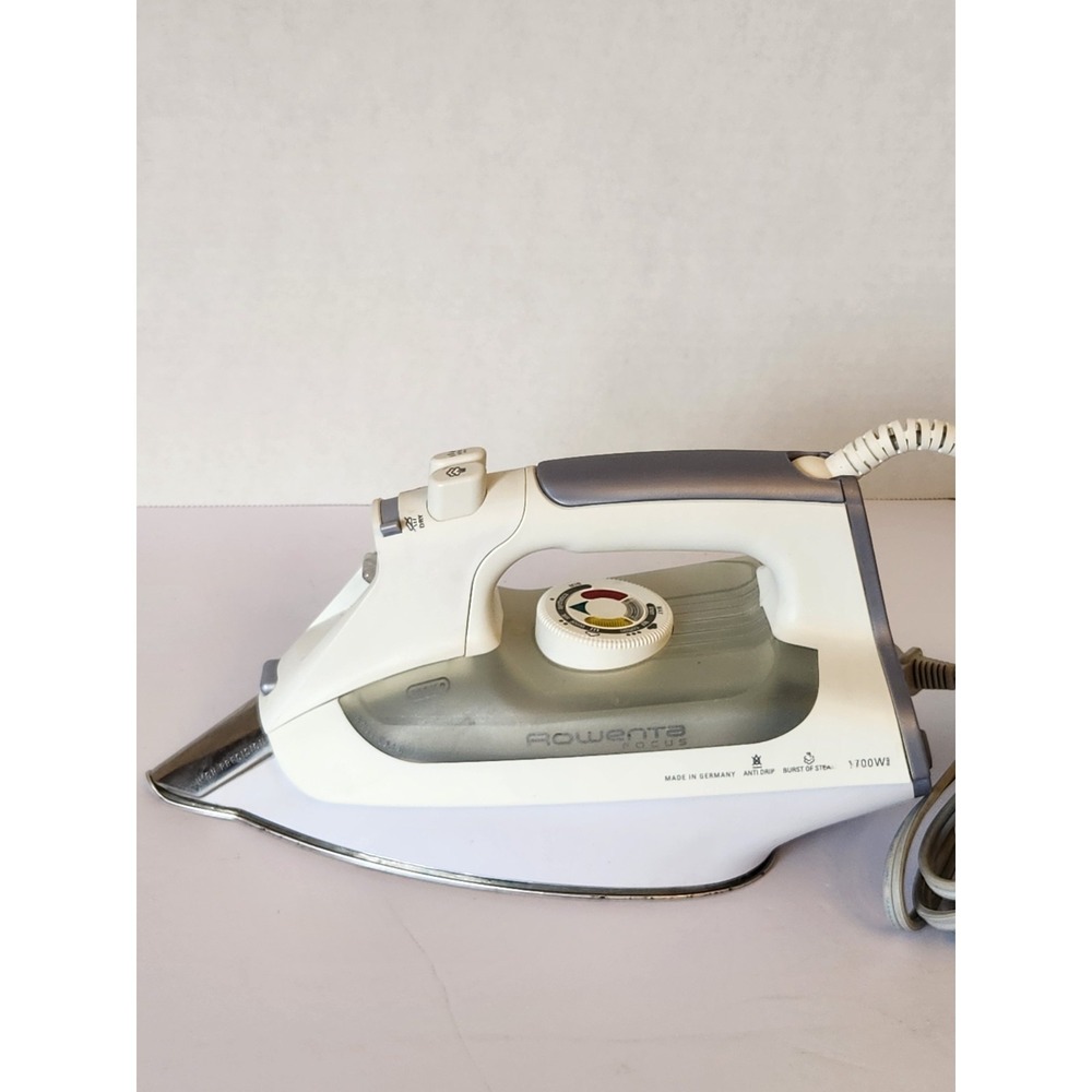 Rowenta Focus Steam Iron DZ5080 1700 Watt Made in Germany - works!